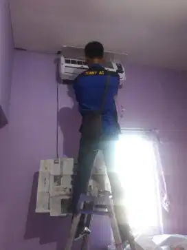 Jasa pemasangan AC / Bongkar pasang ke rumah