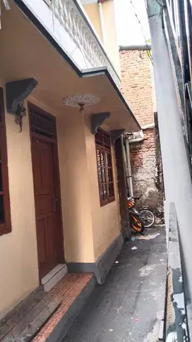 Kontrakan Kramat Asem Utan Kayu