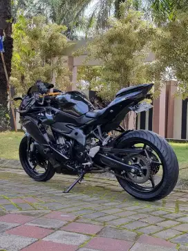 Kawasaki ZX 25R Non ABS Hitam Metalik Upgrade KQS Odo 12rb Koko Motor