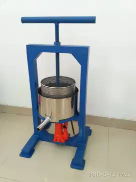 Mesin Pres Manual Peras Santan kelapa ready