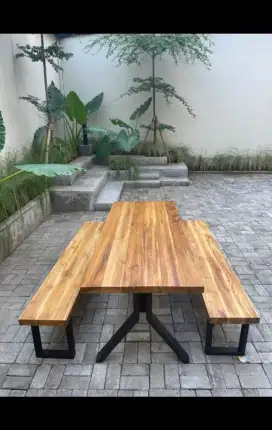 MEJA TAMAN KAYU JATI