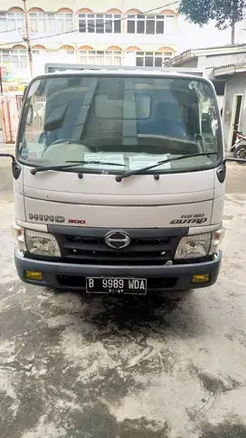 Hino Dutro Truck Putih 2016