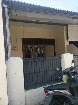 Di sewakan rumah petakan