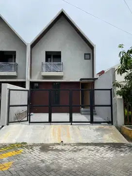 Rumah Baru 2 Lantai Perum Kutisari Surabaya Selatan