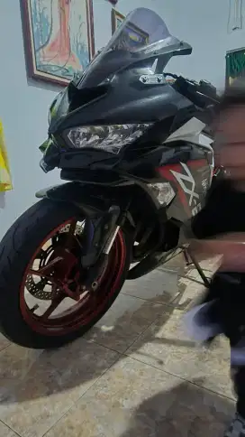 dijual Kawasaki Ninja ZX25 tahun 2020