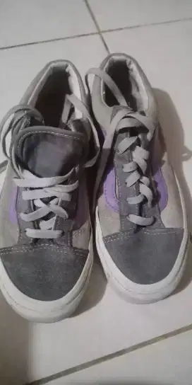 Sepatu uk.38 vans bludru