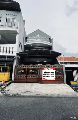 Rumah bagus siap huni dekat Kampus Unair dan Ubaya Surabaya