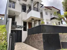 RUMAH TINGGAL MODERN SPLIT LEVEL BARU RENOVASI DI SETIABUDI REGENCY KA