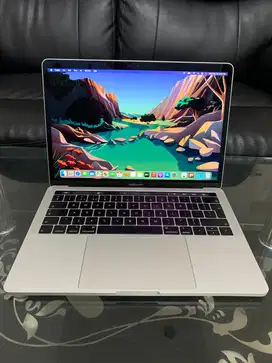 MacBook Pro 2018 Intel Core i5 RAM 16/256 GB