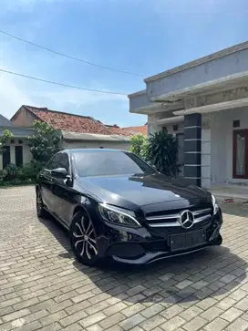 Mercedes Benz C200 Avantgarde 2017 Low KM