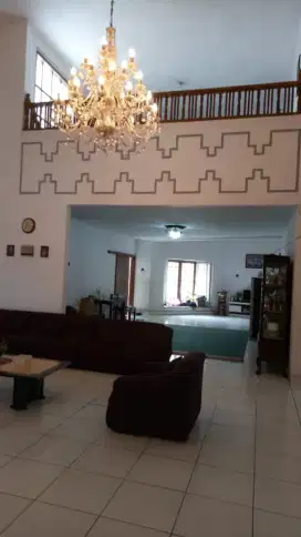 Dijual Rumah Luas di Sayap Margacinta