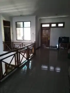 RUMAH DI JUAL 2 LANTAI DAERAH DUKUH KUPANG