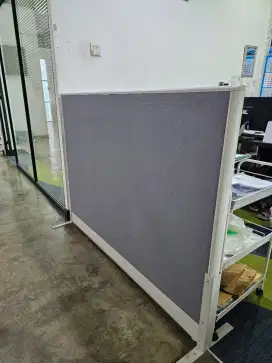 Partisi kantor 4 unit.