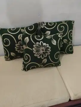 Bantal Sofa Ada 3 buah
