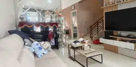 Di jual rumah 2 lantai full furnished Di bsd