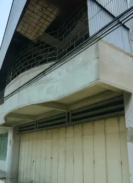 Di sewakan strategis pinggir jalan muka 10 m