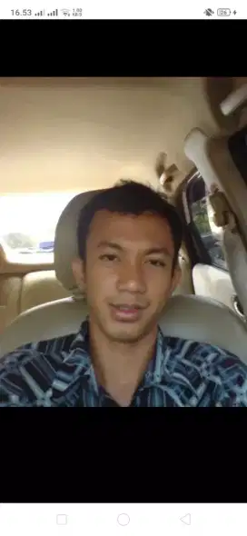Mencari pekerjaan sebagai supir,art,penjaga lansia atau ketiga nya