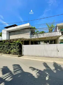 JUAL RUMAH MODERN TROPIS CIRENDEU