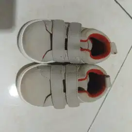 Sepatu anak gingersnaps