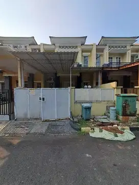 Harga Murah, renovasi, selatan, depan taman, di Cluster Banjar Wijaya