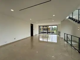 Rumah Mewah 3 Lantai dengan Lokasi yang Strategis di BSD City