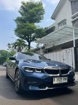 BMW 320-i SPORT A/T 2022 (Pakai Aug 23) -Low Kms (10K); Phytonic Blue