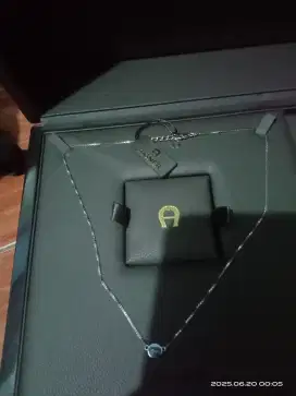 Di mahar ajh kalung Aigner