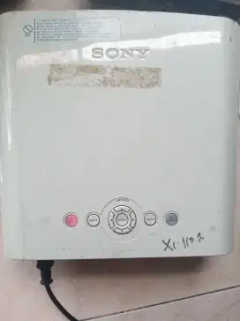 Dijual Proyektor Sony VPL-ES7 minus