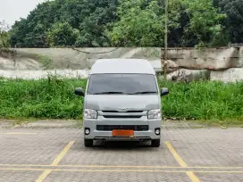 Hiace Commuter 3.0 MT 2022 Km low banget
