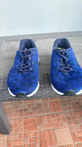 Sepatu spotec bekas