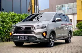Toyota Kijang Innova Venturer 2.4 Diesel A/T 2021 Abu Abu Metalik
