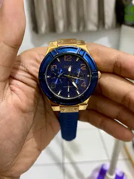 Jam tangan GUESS