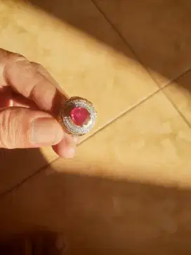Batu permata merah ruby