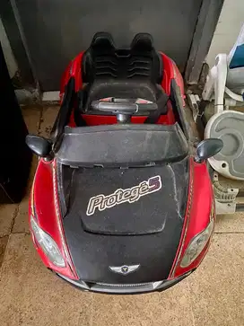 Mobil mainan aki anak warna merah