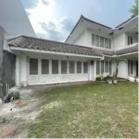 Rumah 2 lantai halaman depan belakang luas di cipete Jual Cepat