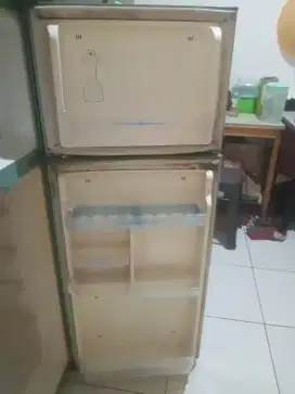 Dijual kulkas merk sharp 2 pintu