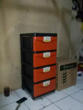 Lemari plastik laci