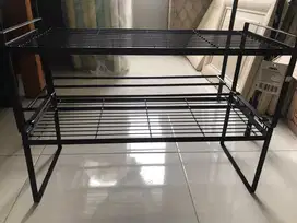 Rak informa besi tebal dan kokoh