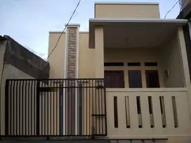 RUMAH DI KOTA BEKASI BERBATASAN LANGSUNG DENGAN JAKARTA  STRATEGIS