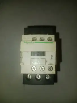 Jual borong nih kontaktor & overload , kali ada yang butuh .