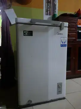 Freezer Midea masih baru