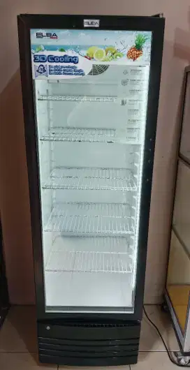 Di jual showcase 5 rak tinggi mulus siap pakai..