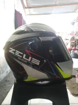 Helm Zeus ZS-822B