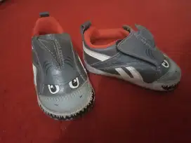 Sepatu bayi laki2 merk rebook