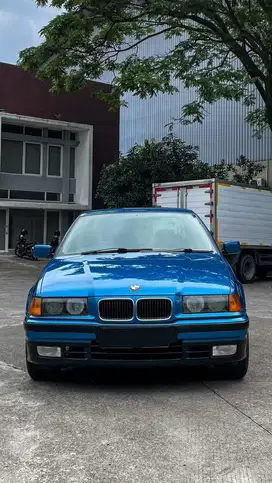 KM 35000 BMW E36 318i 1997 Estoril Blue