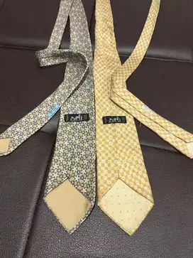 Dasi berbagai merek mewah high end untuk pria, Hermes, Zegna, dll.