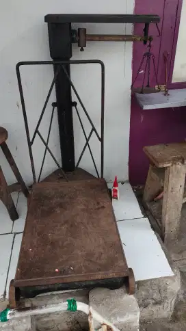 Timbangan bahan besi semua dan batunya