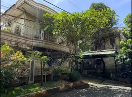 VILLA DALAM KOMPLEK ELITE DI TENGAH KOTA BEKASI Lt 450m2 di Jakapermai