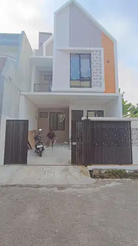 Dijual Rumah Mewah 2,5 Lantai + Rooftop Dalam Cluster Pondok Bambu
