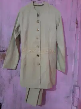 Baju seragam sepasang bahan,minus pakaian,cek semuanya.